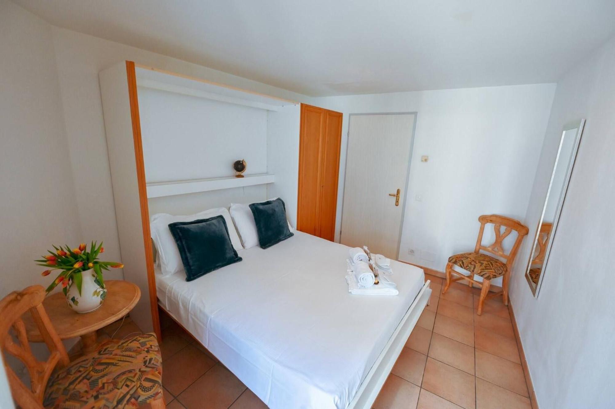 Ruga House In 4 *